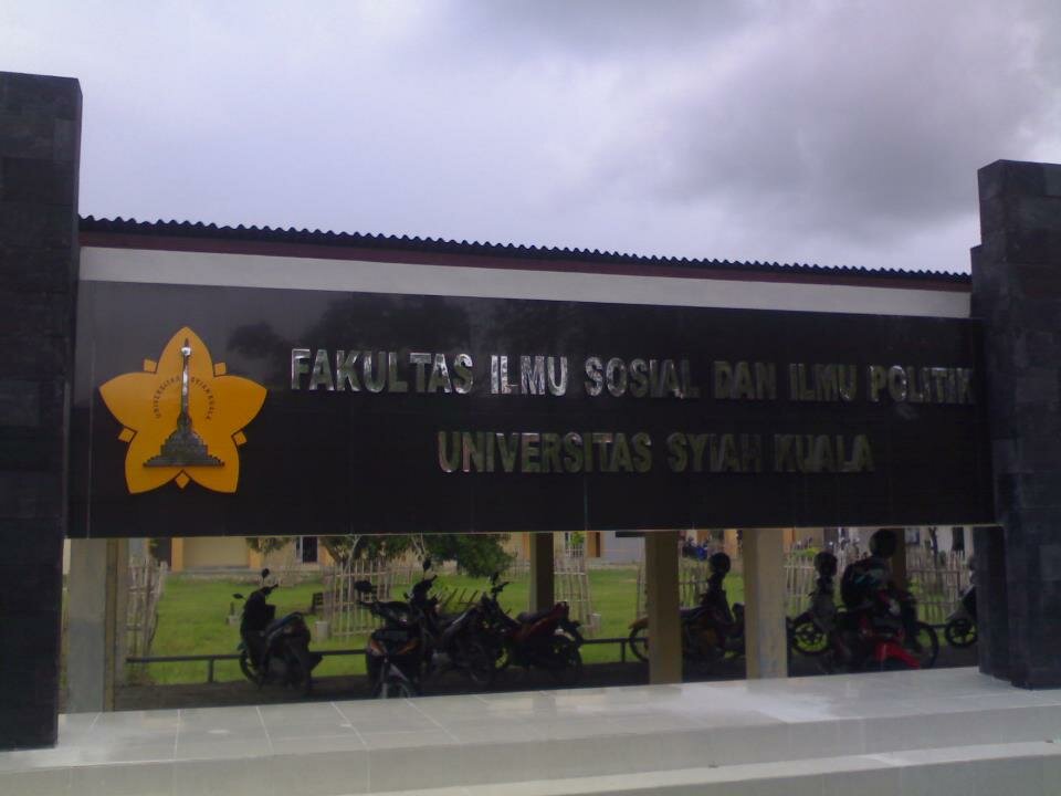 Fakultas Ilmu Sosial dan Ilmu Komunikasi. (Ryan Aswinsyah Putra/DETaK).
