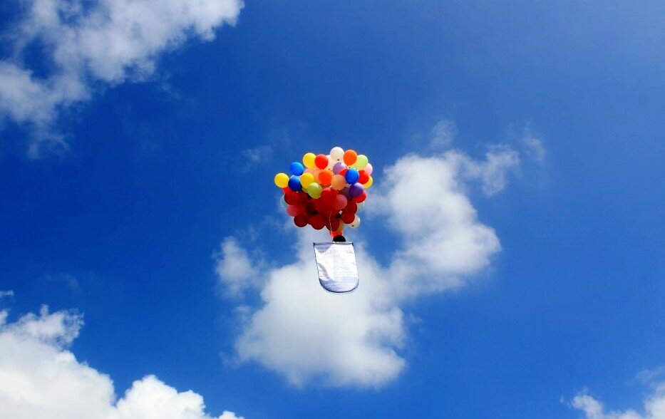 Pelepasan balon ke udara menandai resminya pembukaan POMNAS XIV secara simbolis